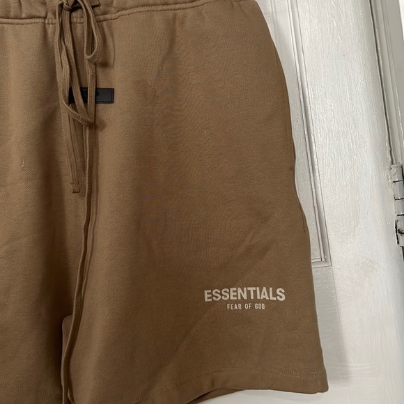 Essential shorts - Picture 2 of 4